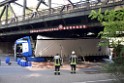 LKW blieb unter Bruecke haengen Koeln Ehrenfeld Innere Kanalstr Hornstr P109